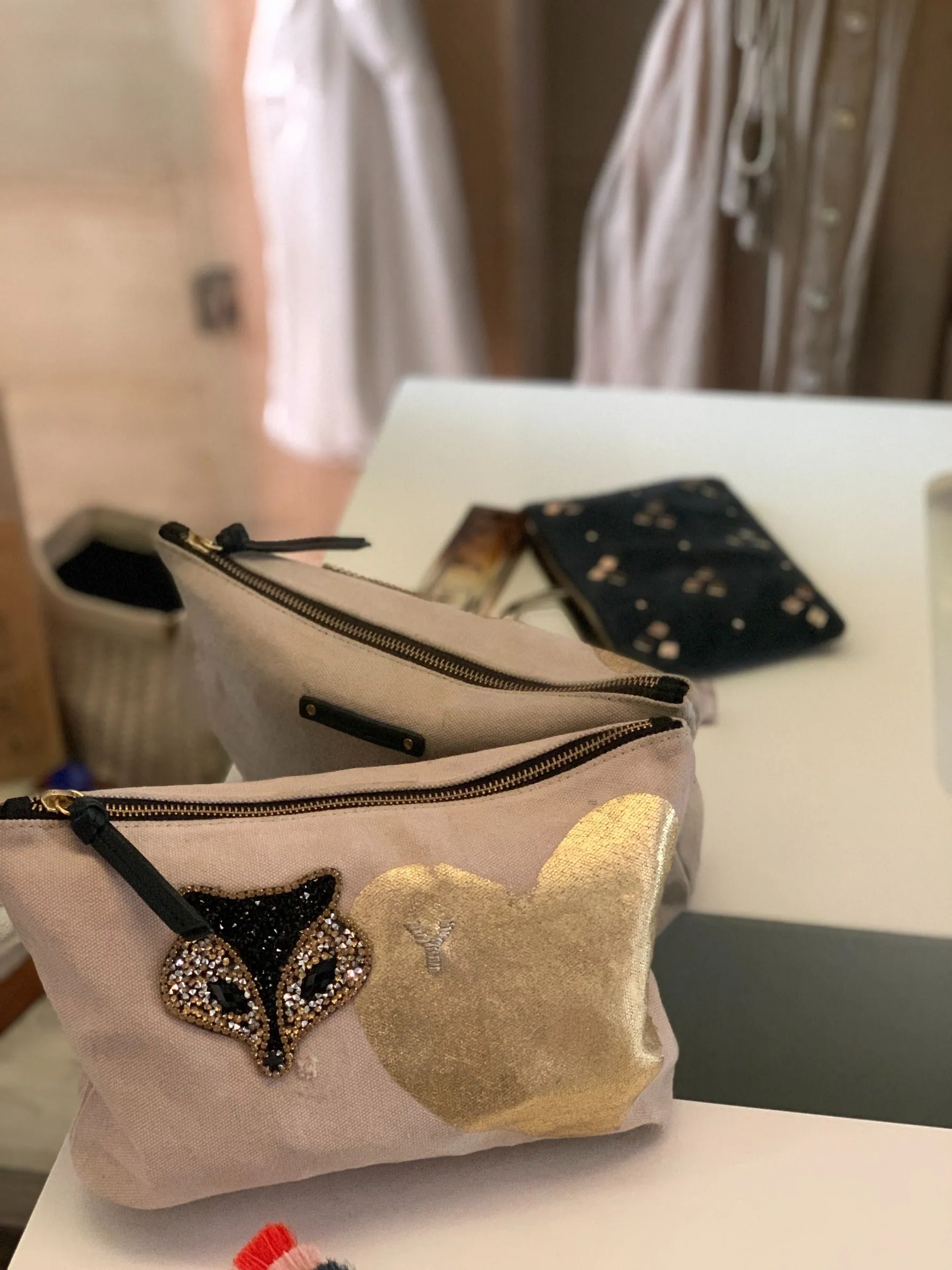 WASHED NAVY STUD SMALL POUCH